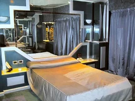 Hotel Y…?